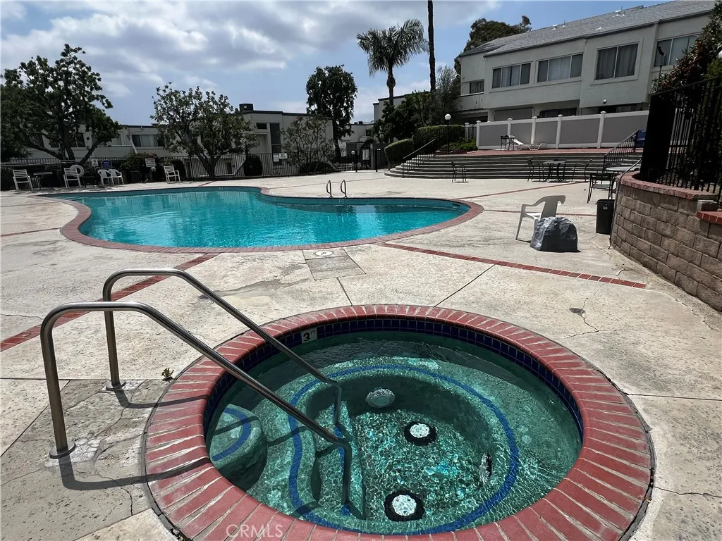 18511 Mayall Street Unit A, Northridge, CA 91324