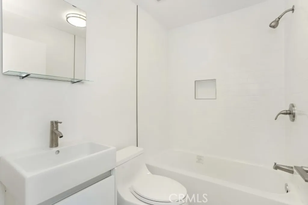 6745 Laurel Canyon Blvd Unit 105, North Hollywood, CA 91606