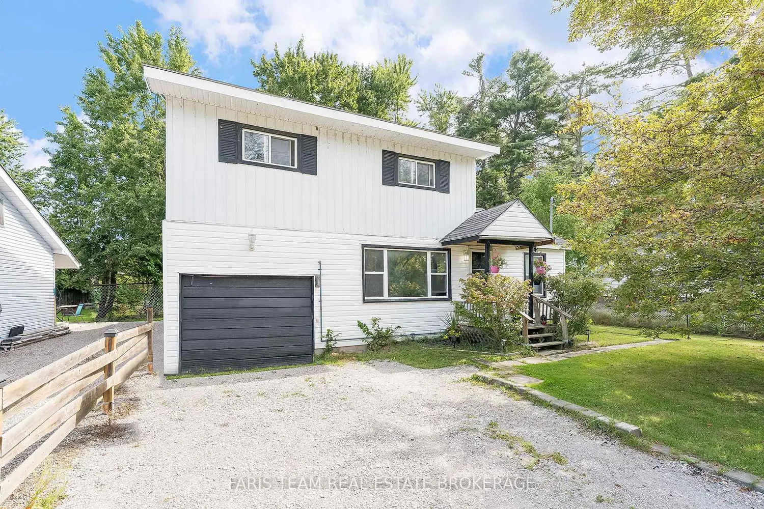 3425 Coronation Avenue photo 2