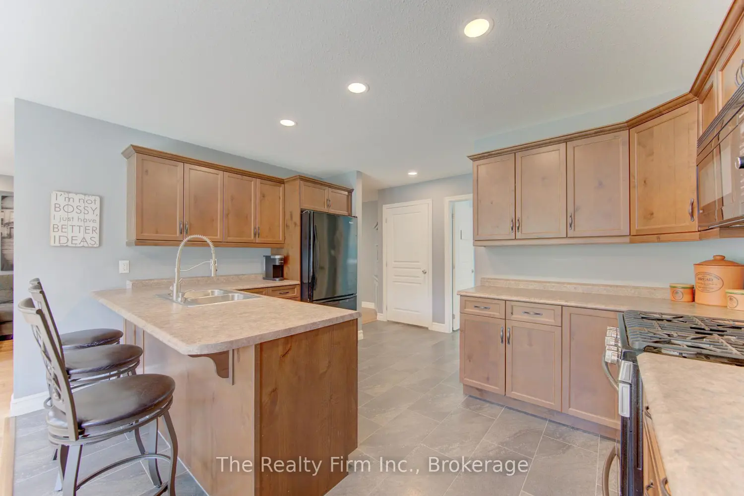 475 Albert Avenue photo 3