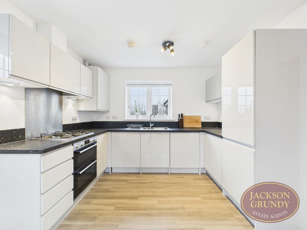 2 bed flat for saleDeerhurst Road, Monksmoor NN11 photo 4