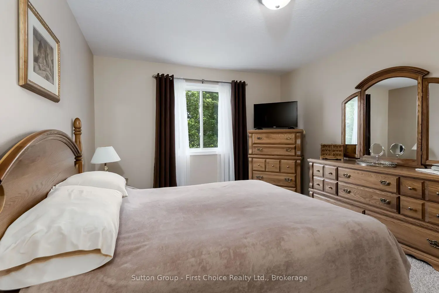 64 Park Lane photo 3