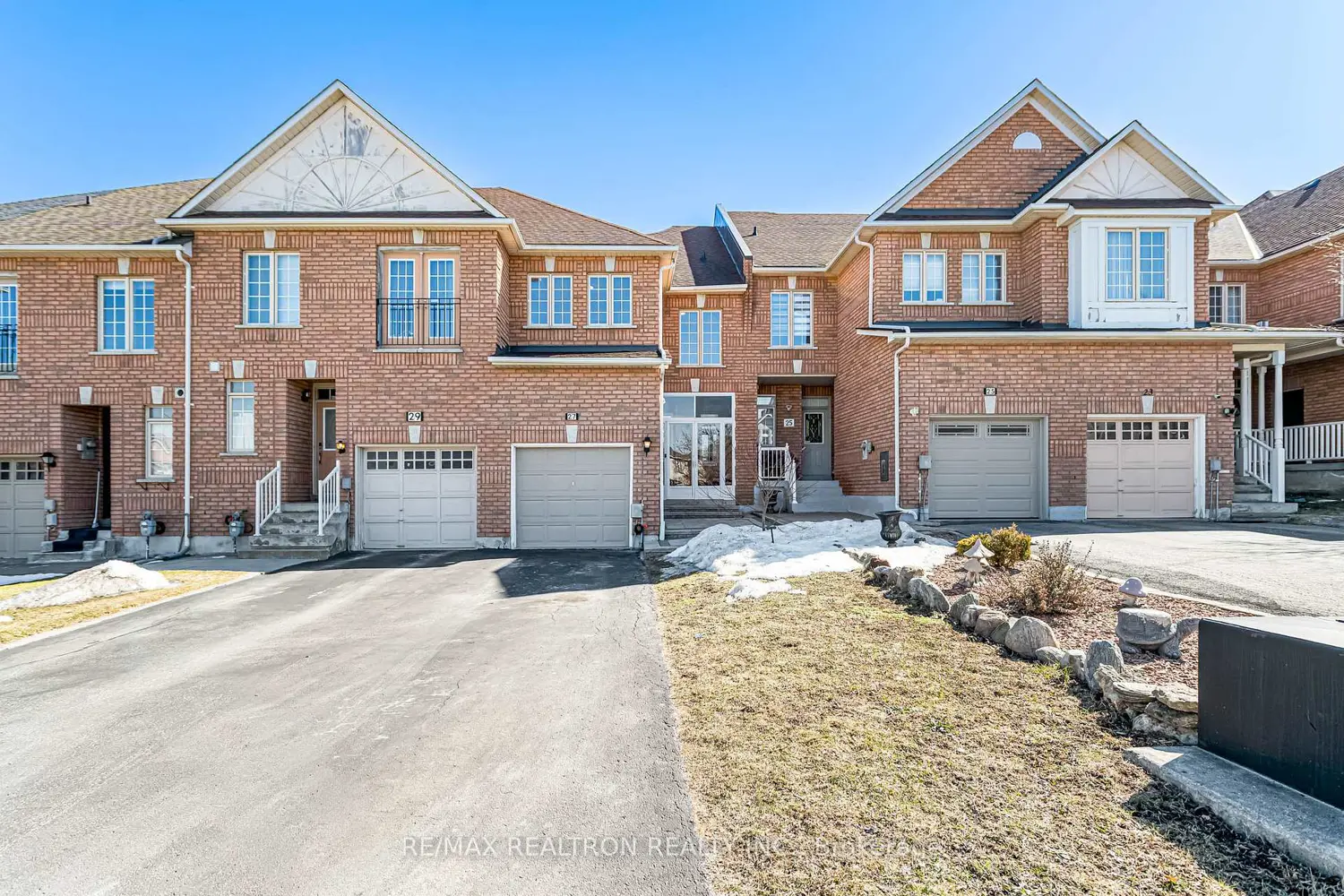 27 Copperstone Crescent photo 2