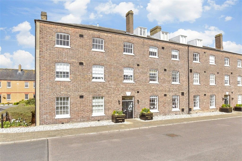 2 bed flat for saleHalliday Drive, Deal, Kent CT14