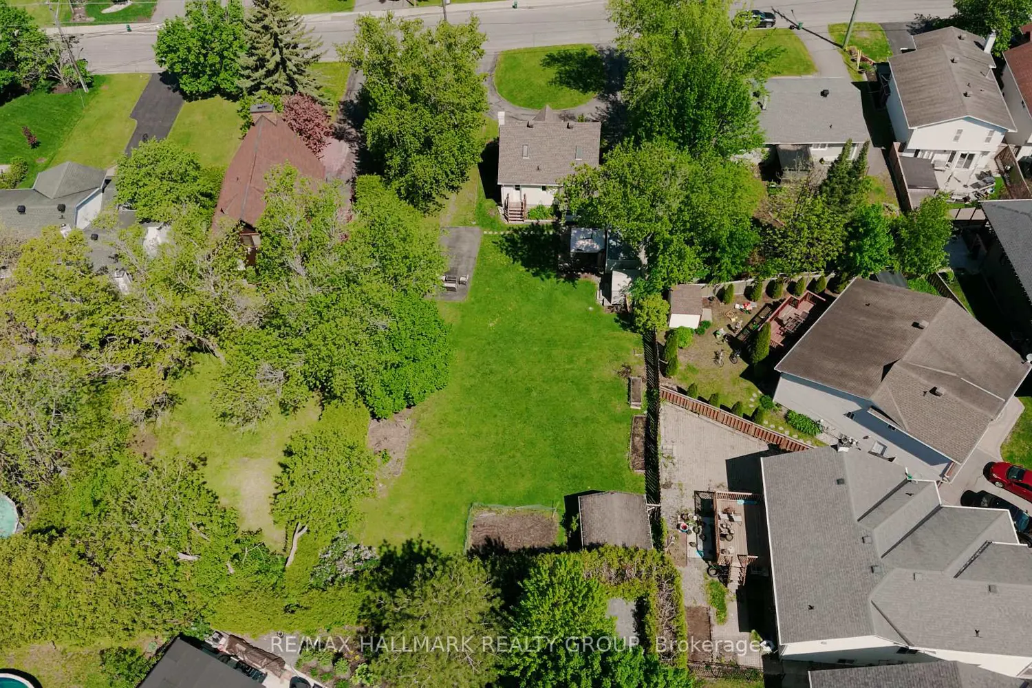 6988 Notre Dame Street photo 2