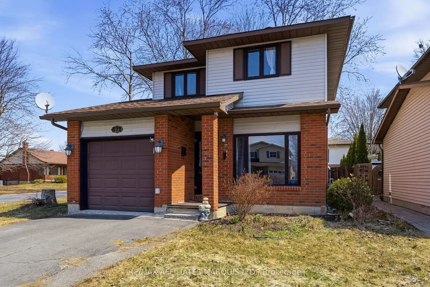 672 Champlain Drive photo 2