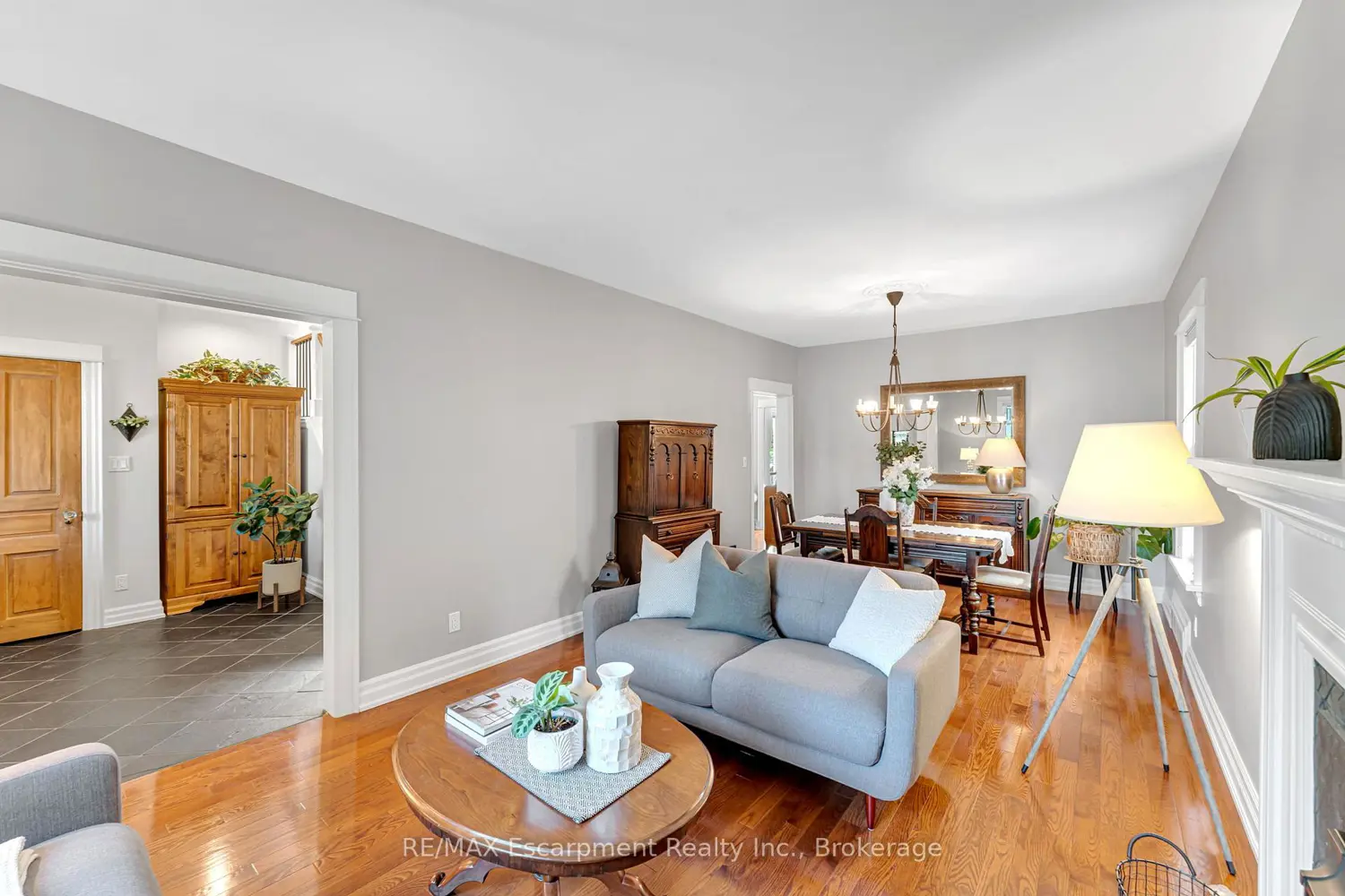 546 Hurd Avenue photo 2