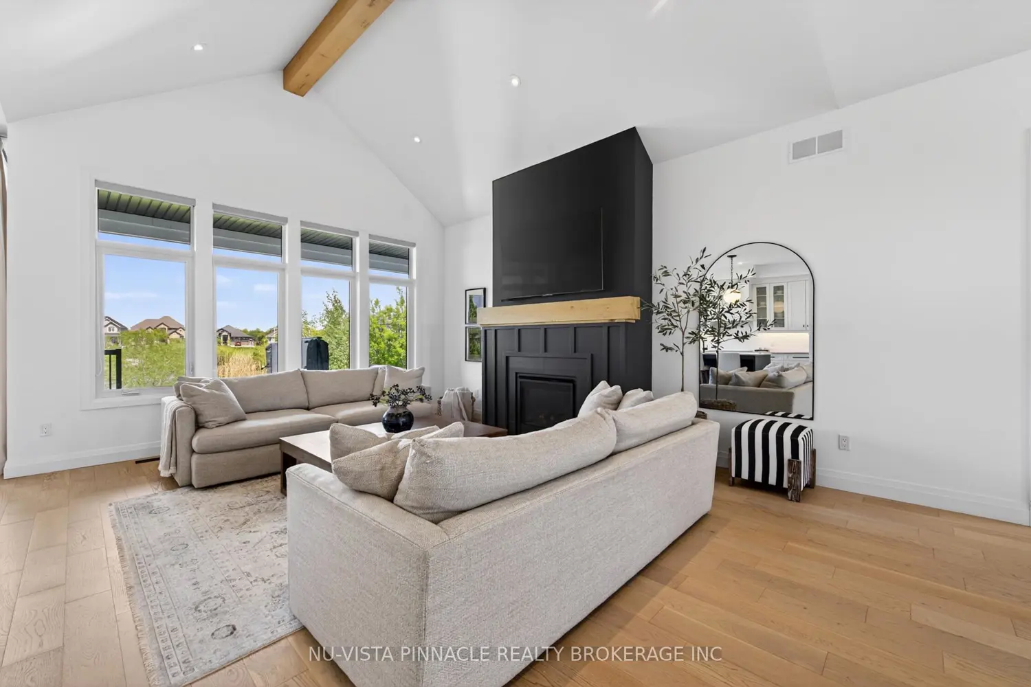 2572 Lucas Avenue photo 4