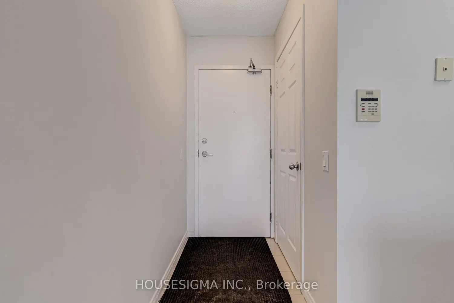 Additional image 4 of 28 Harrison Garden Boulevard 901