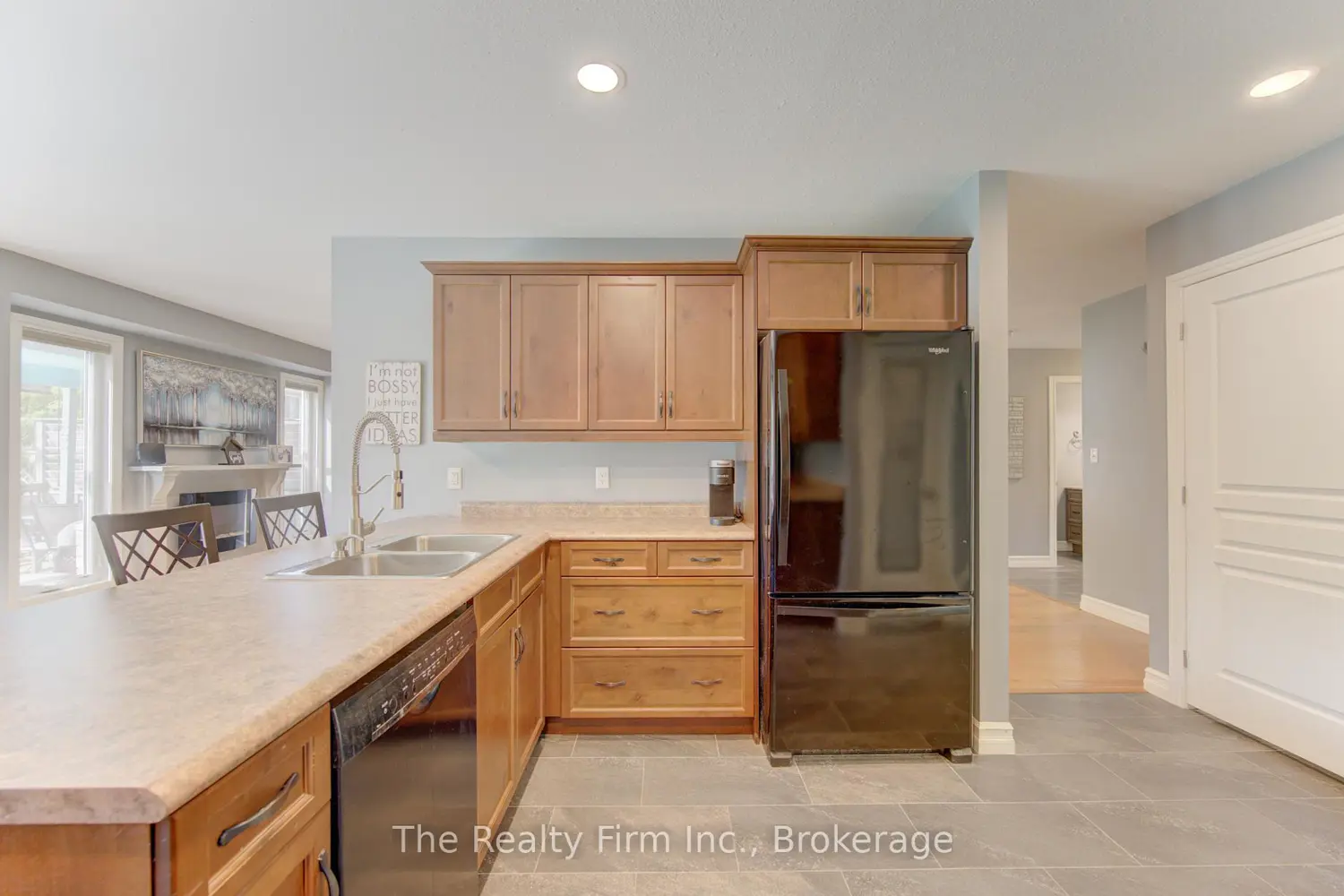 475 Albert Avenue photo 4