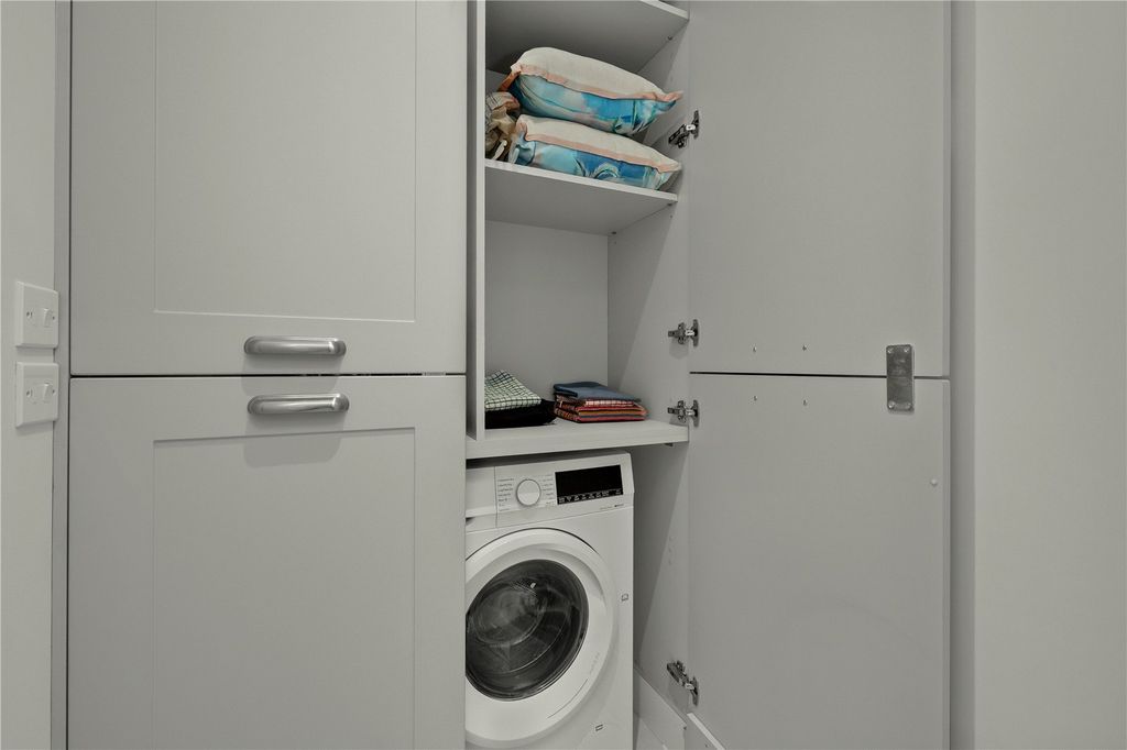 Additional image 7 of 2 bed flat for saleChurch Road, East Molesey, Surrey KT8