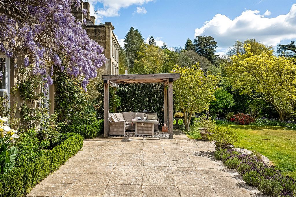 Additional image 7 of 3 bed flat for saleOld Bury Hill, Westcott, Dorking, Surrey RH4