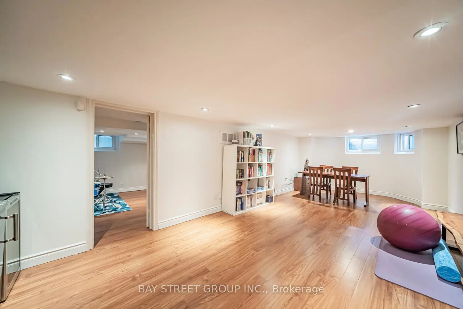 Additional image 16 of 277 Lawrence Avenue