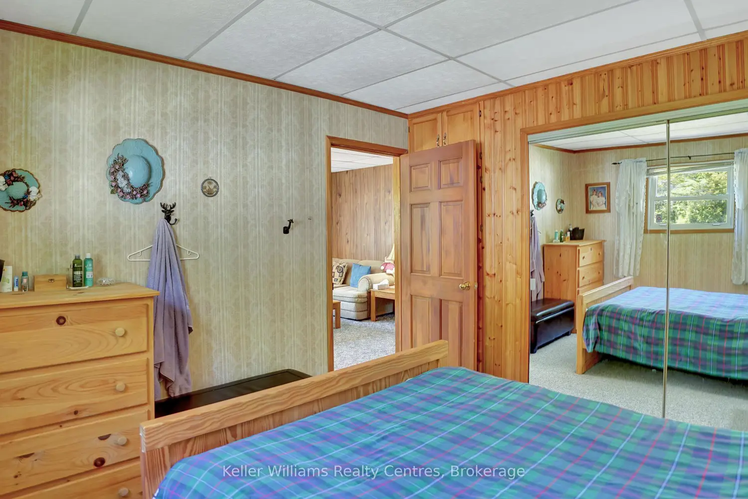 621 Huron Road photo 2