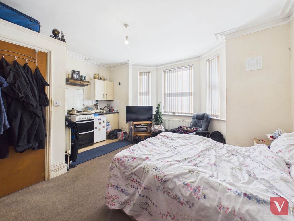 Additional image 2 of 8 bed detached house for saleHigh Street South, Dunstable LU6