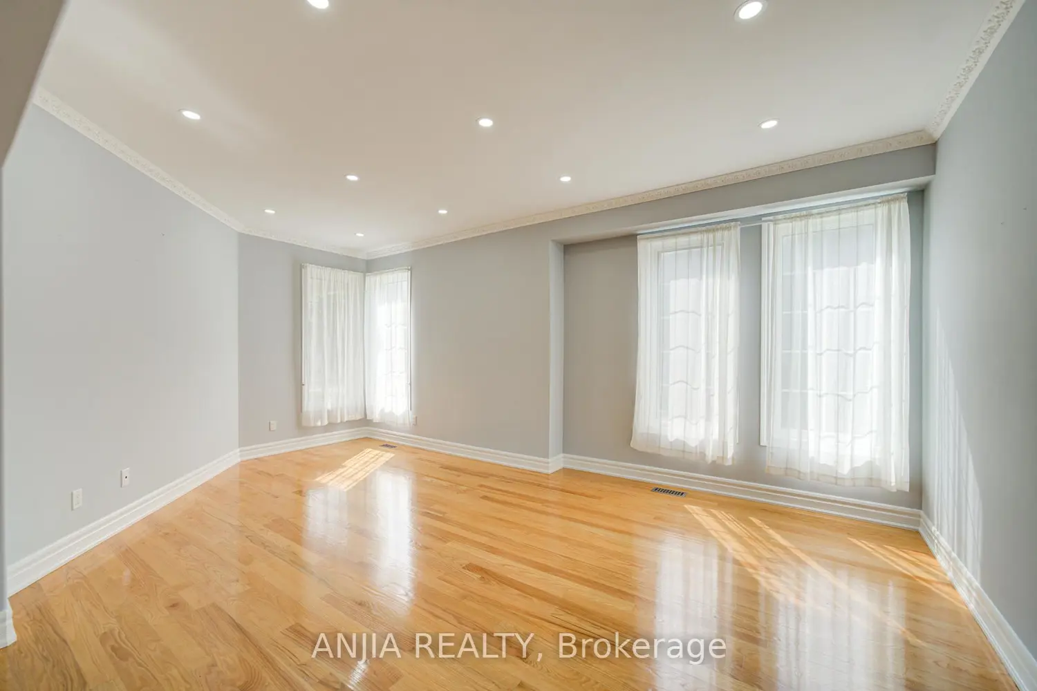 10 Thistledown Crescent photo 2