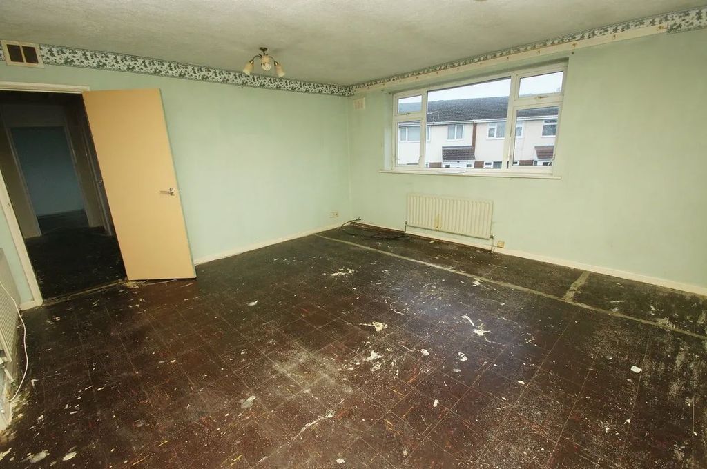 Additional image 2 of 3 bed flat for saleCroughton Court, Ellesmere Port CH66