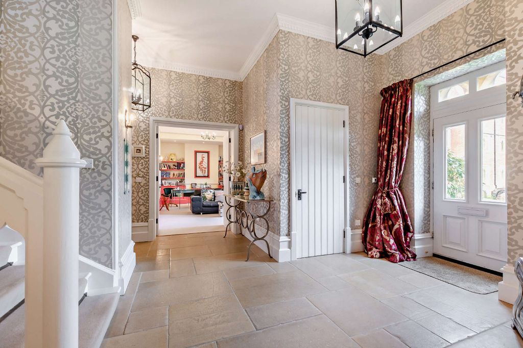 4 bed link detached house for saleKing Edwards Parade, Eastbourne, East Sussex BN20 photo 4
