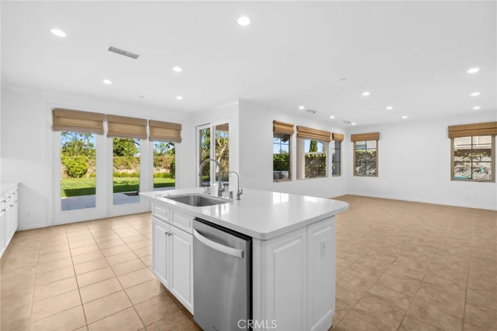 99 Lupari, Irvine, CA 92618 photo 5