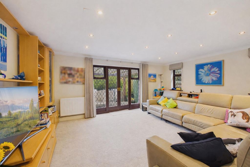 Additional image 6 of 7 bed detached house for saleHamlyn Close, London HA8