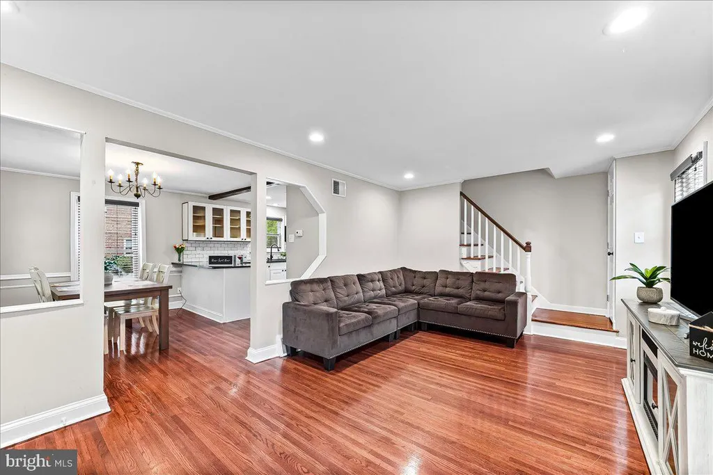 819 South Avenue, Secane, PA 19018 photo 5