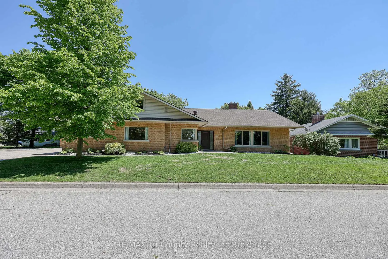 16 Delevan Crescent