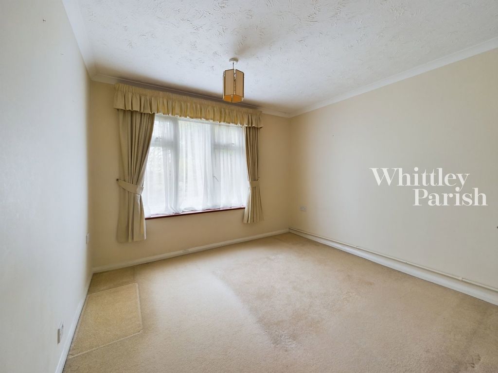 2 bed flat for saleParkside Court, Diss IP22 photo 5