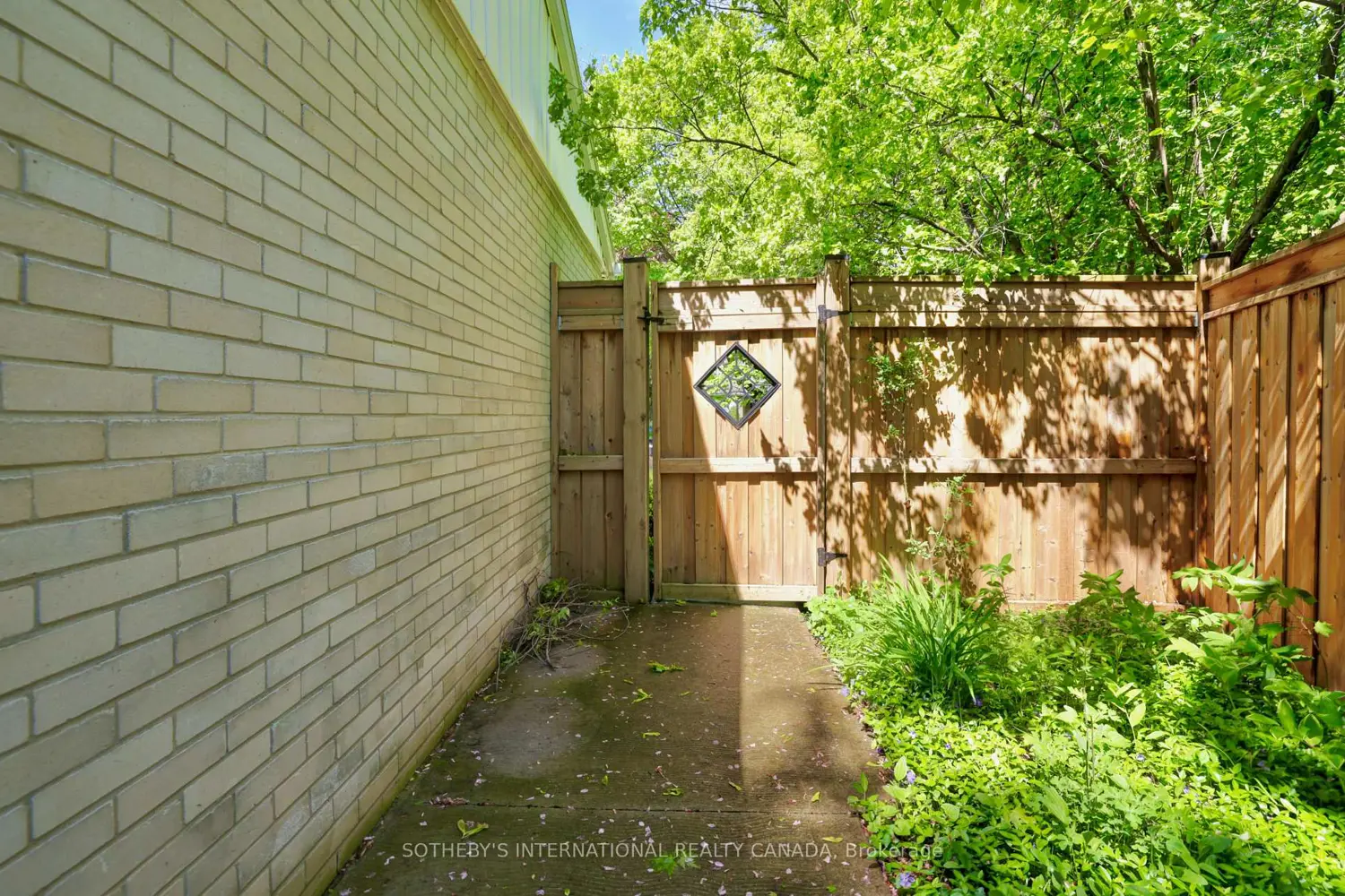 Additional image 19 of 1050 Caldwell Avenue