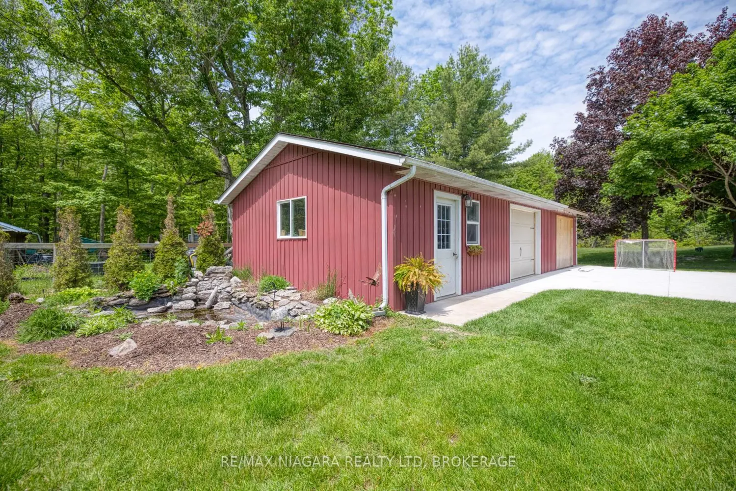 662 Empire Road photo 3