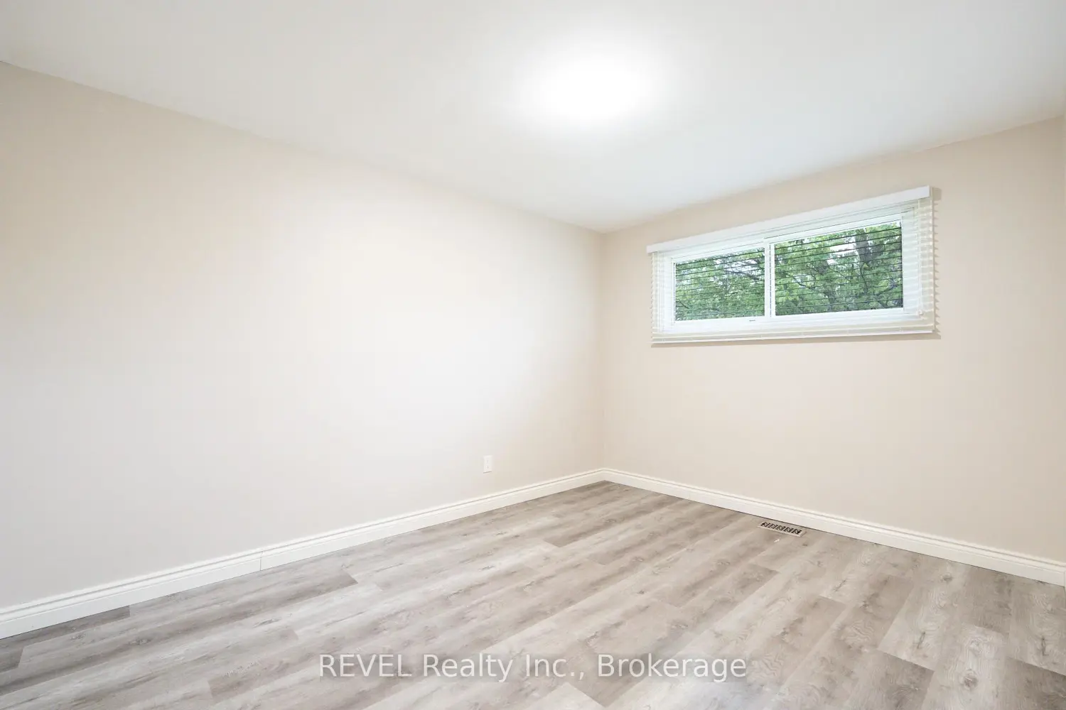 Additional image 8 of 4480 Queensway Gardens