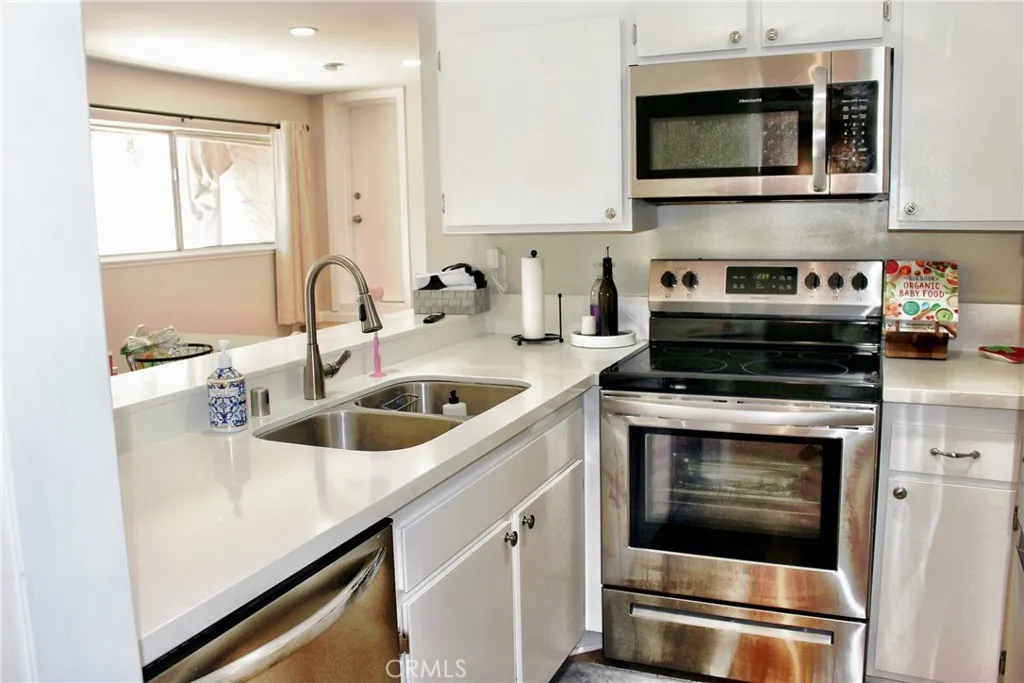 1049 W Pine St Unit c, Upland, CA 91786 photo 4