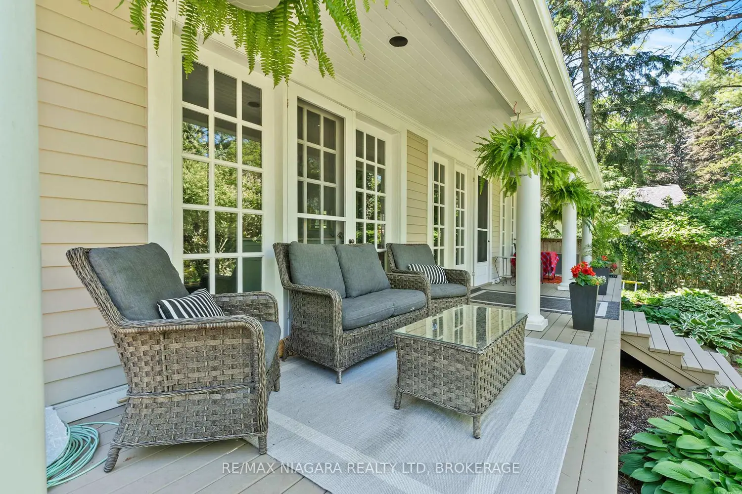535 Charlotte Street photo 3