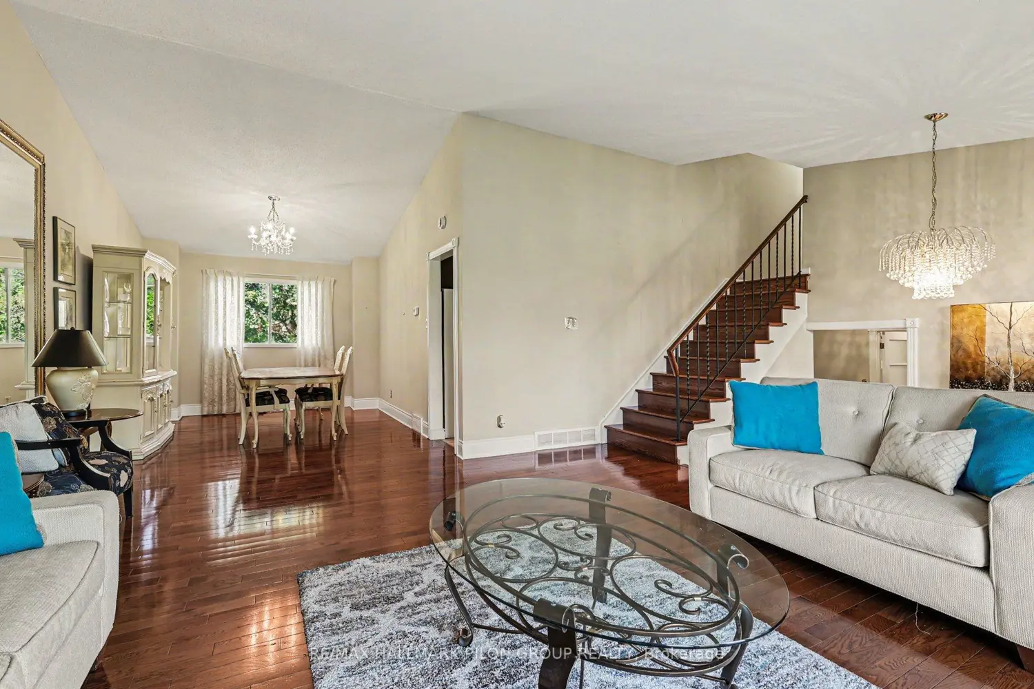 6350 Larmond Avenue photo 5