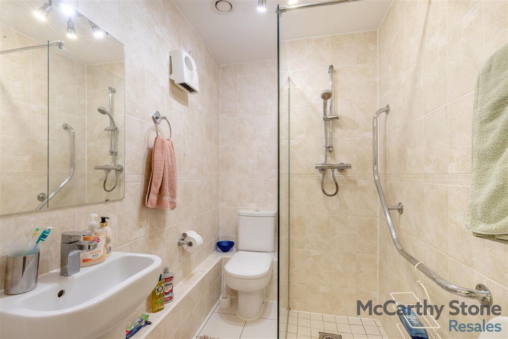 Additional image 12 of 2 bed flat for saleElliott Court, High Street North, Dunstable LU6