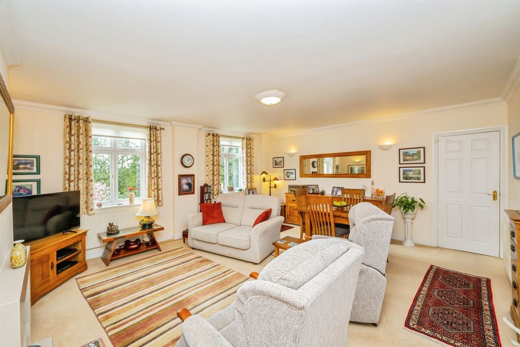 2 bed flat for saleThe Green, Mickleover, Derby DE3 photo 2