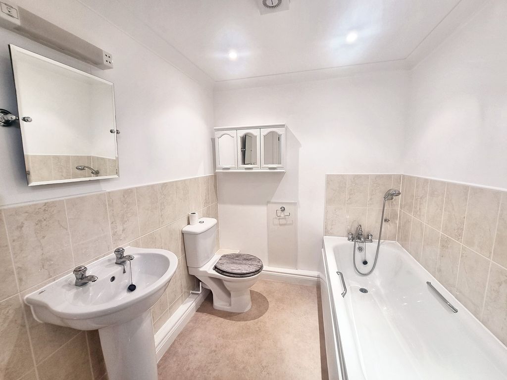 Additional image 7 of 2 bed flat for saleMarine Parade, Dawlish EX7
