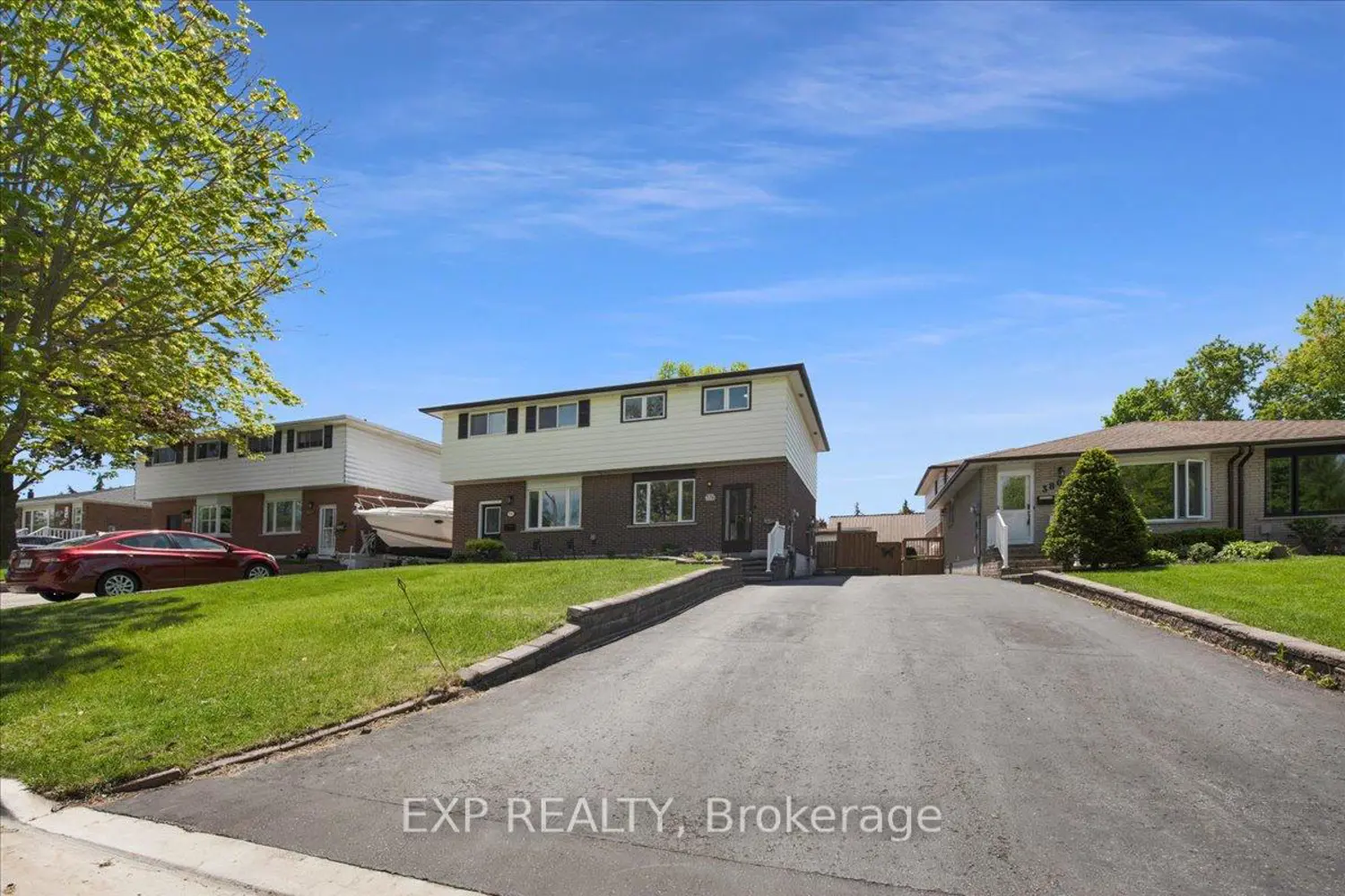 376 Surrey Drive photo 2