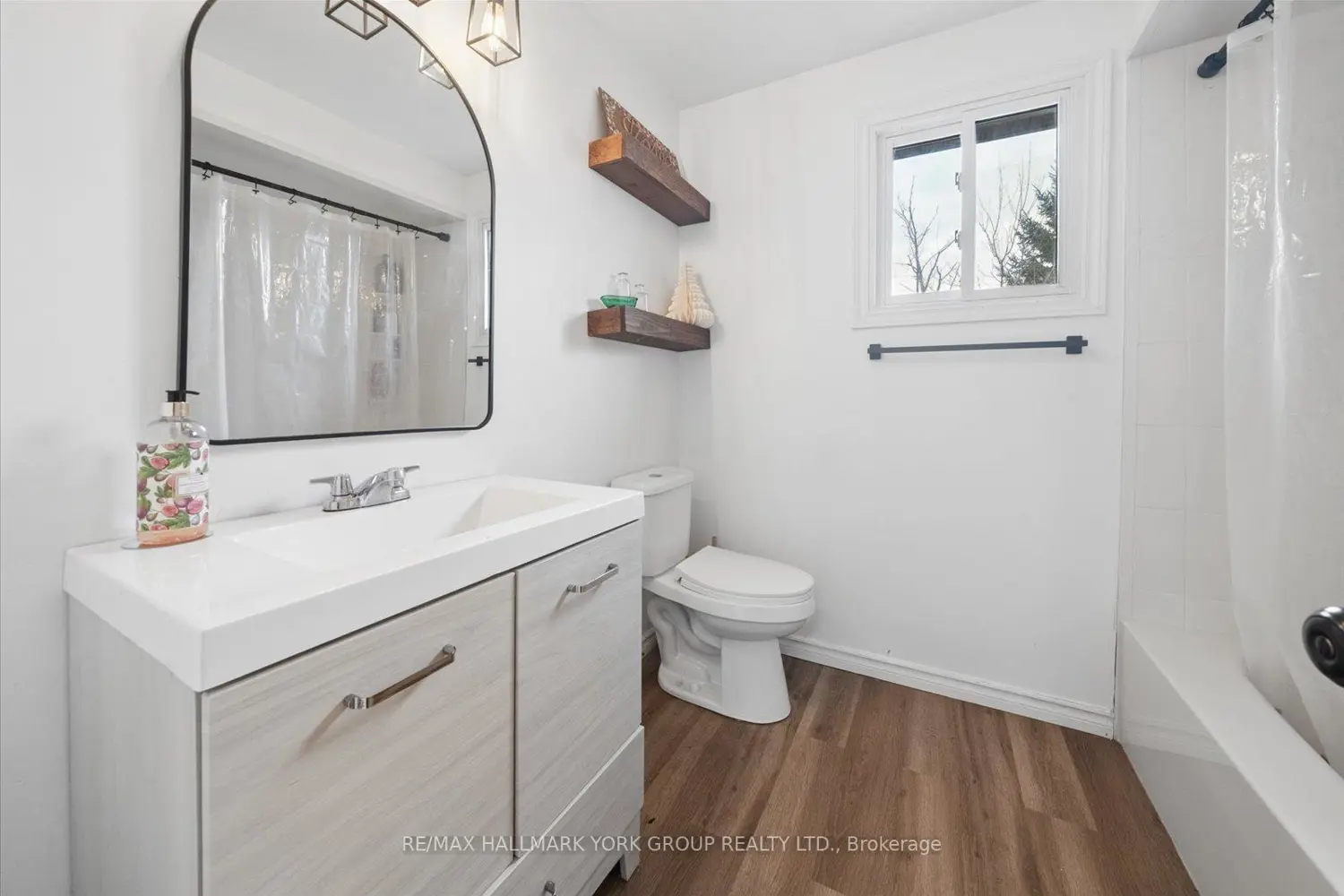 Additional image 12 of 41 Laurentian Lane