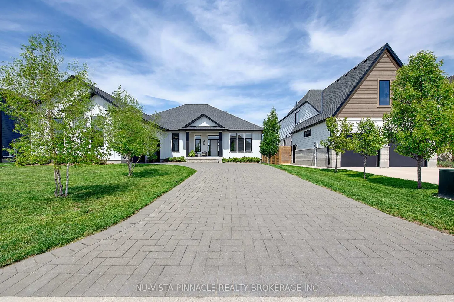 2572 Lucas Avenue photo 2