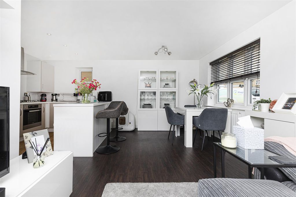 Additional image 10 of 2 bed flat for saleTennyson Avenue, Lindley, Huddersfield HD3