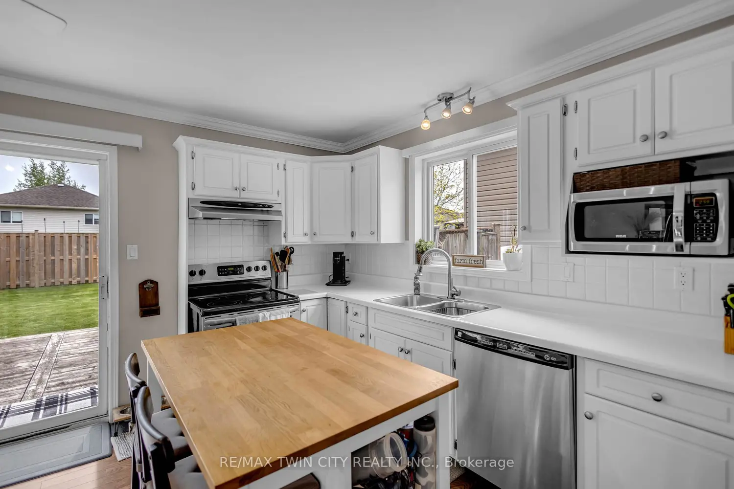 13 Morgan Drive photo 3