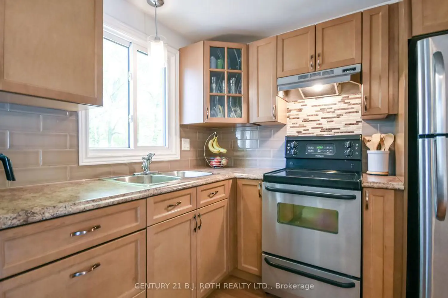 863 Birchwood Drive photo 3