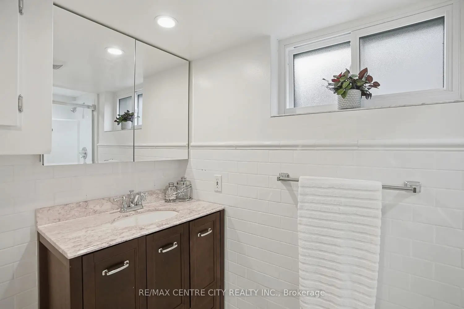Additional image 16 of 441 Woodman Avenue