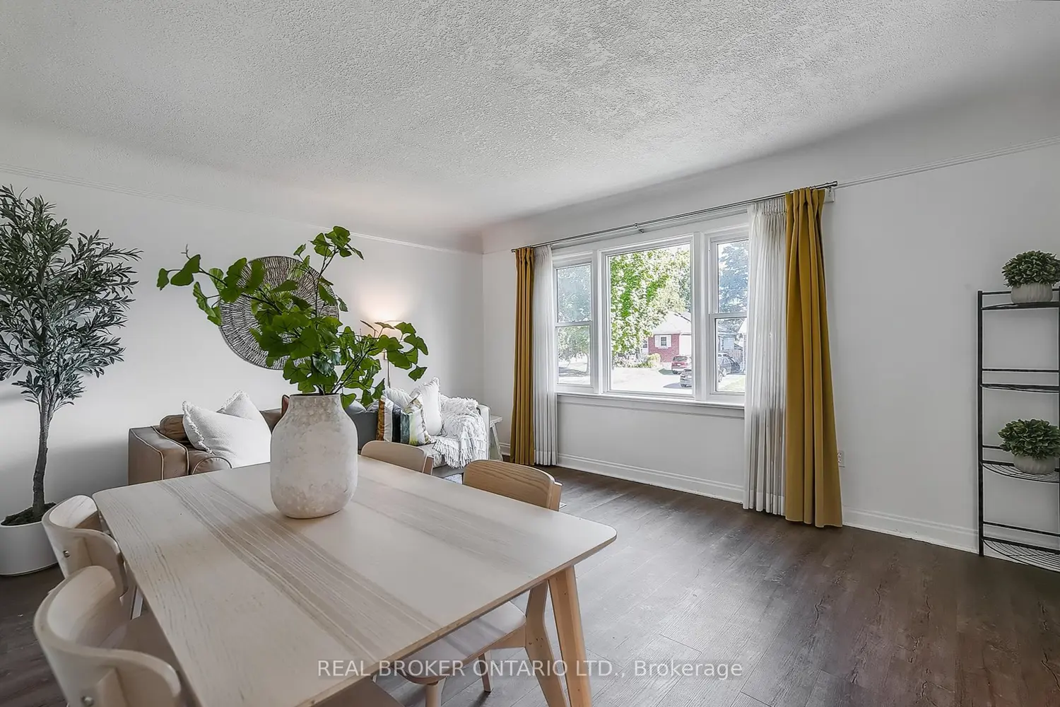 209 Bedford Road photo 3