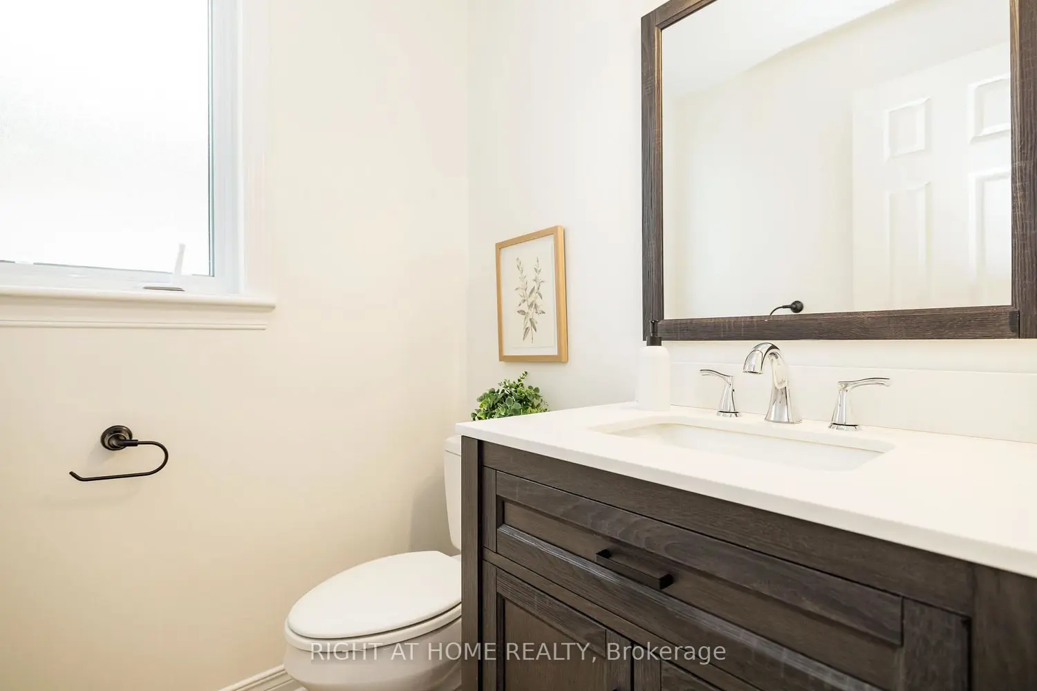 109 Coyote Crescent photo 5