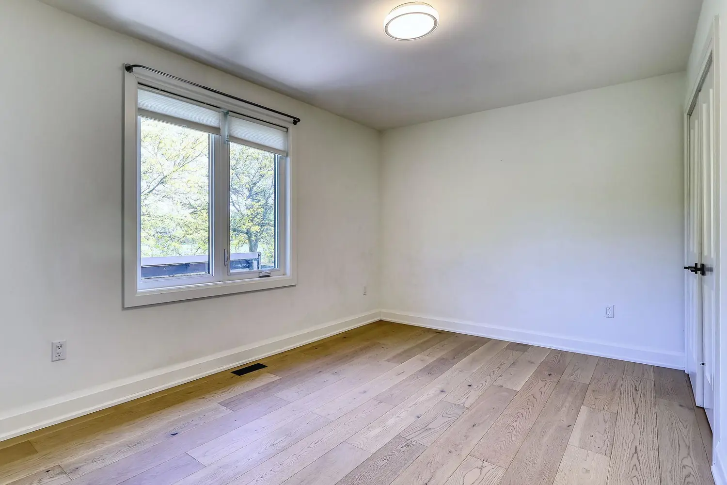 28 Silverdale Drive photo 5