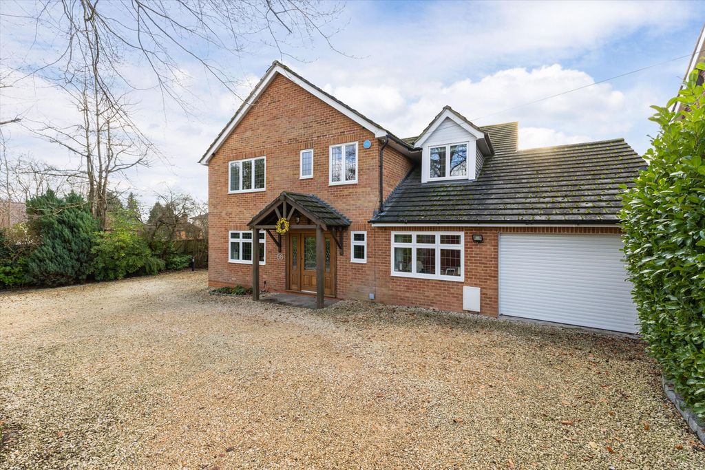 5 bed detached house for saleSimons Walk, Englefield Green, Egham, Surrey TW20