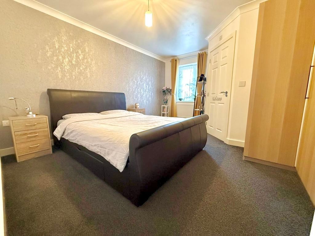 Additional image 5 of 2 bed flat for saleVauxhall Way, Dunstable LU6