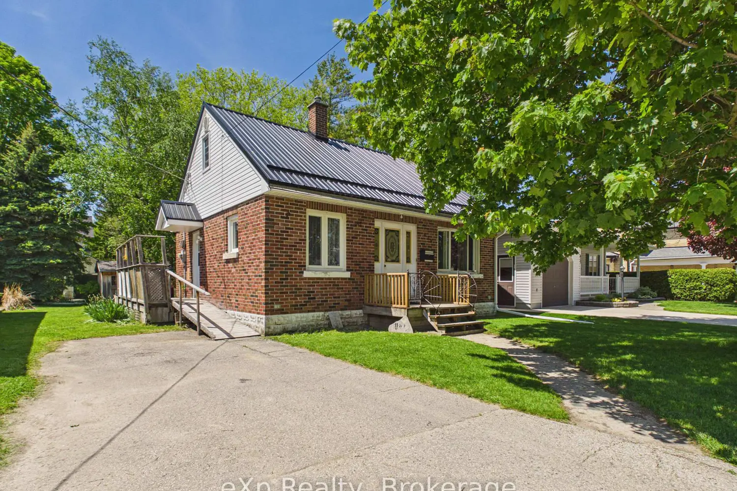 419 Colborne Street photo 2