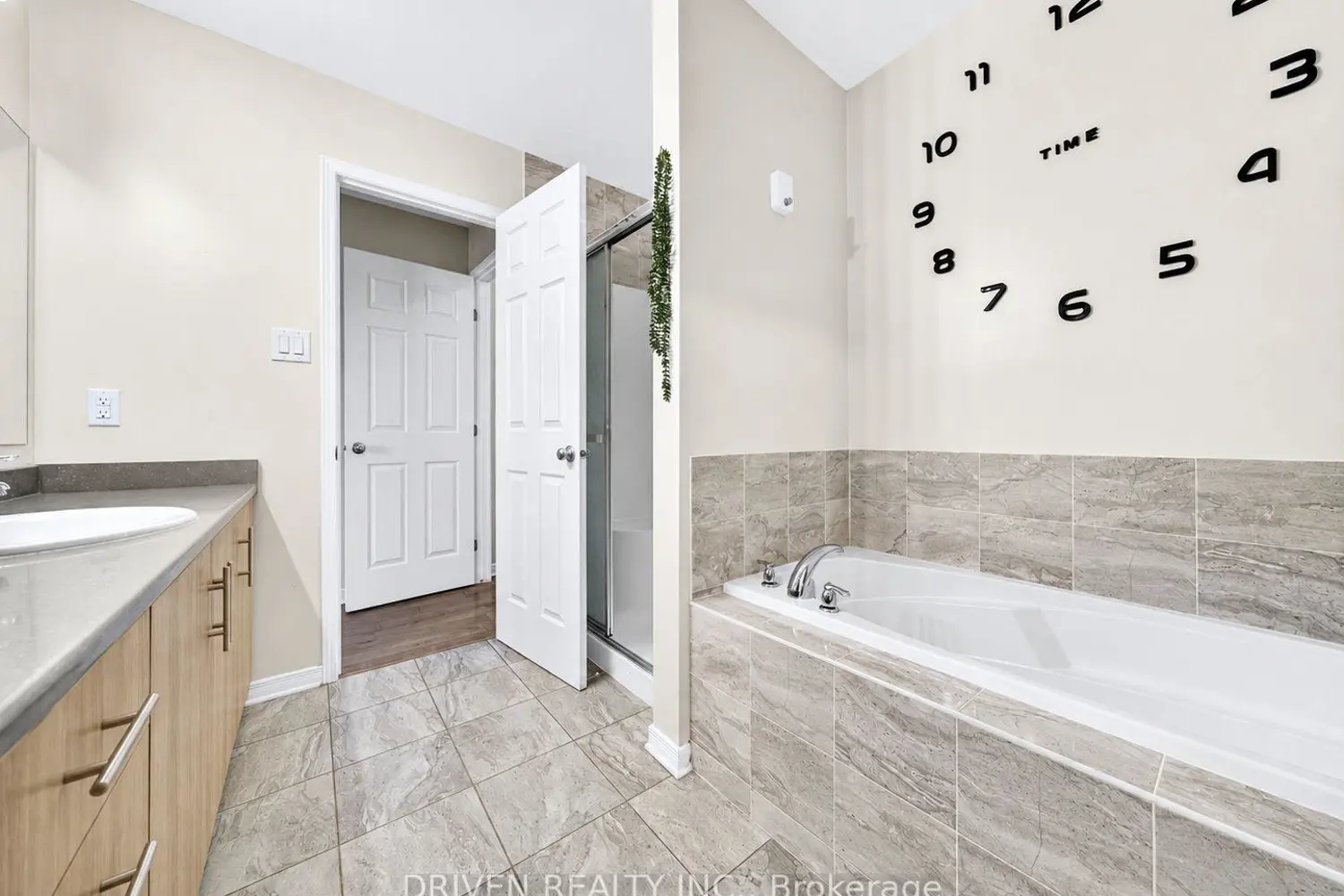 Additional image 10 of 627 Via Campanale Avenue